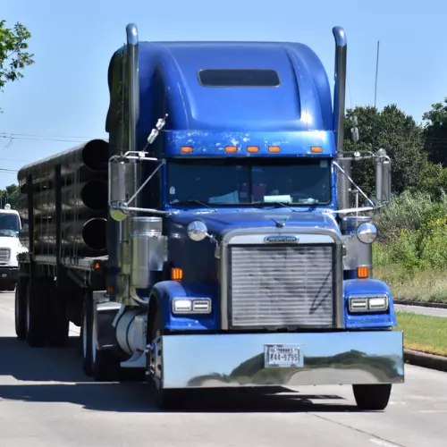simi-big-rig-18-wheeler-towing